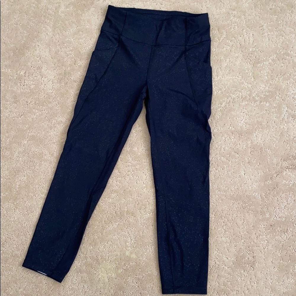 Lululemon leggings size 6, worn once.